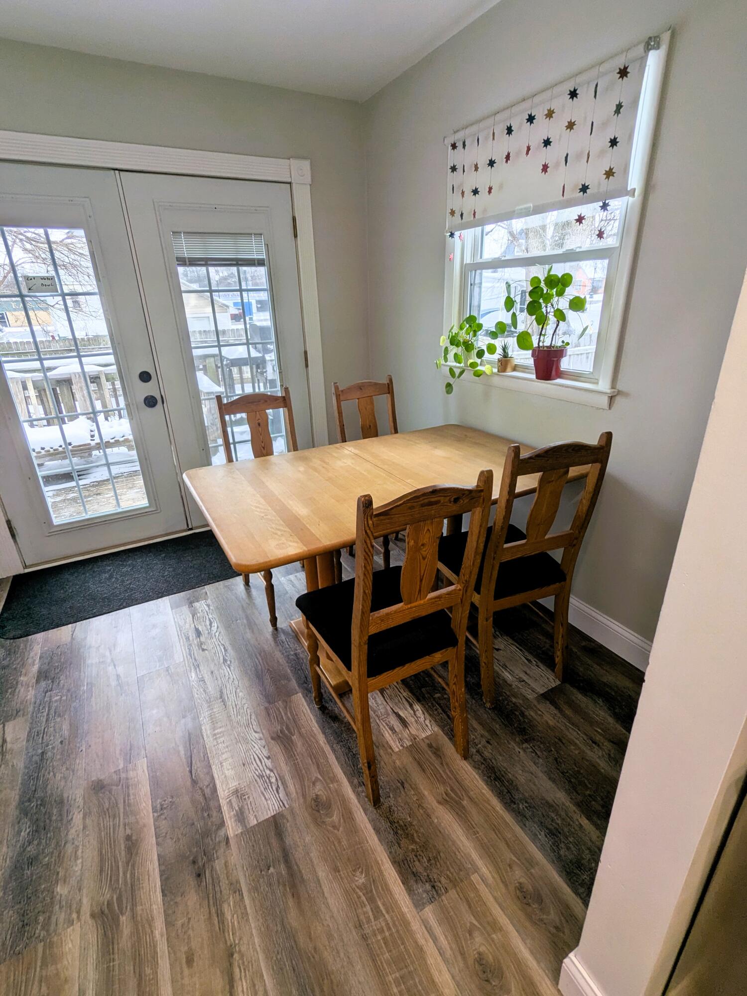 4635 Elizabeth Street Wayne, MI 48184 - Photo 19 of 37 Dining area as seen from the kitchen