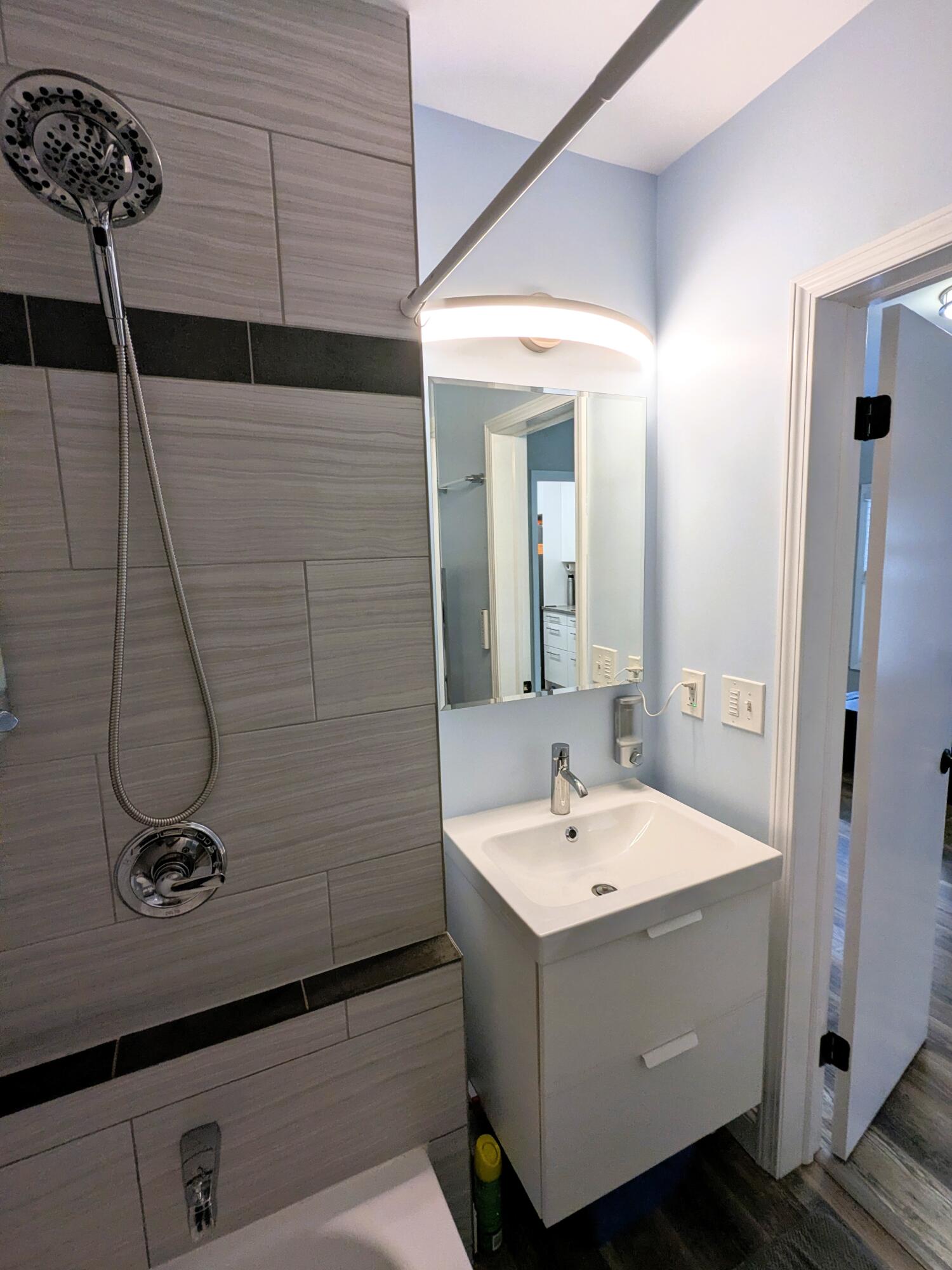 4635 Elizabeth Street Wayne, MI 48184 - Photo 23 of 37 Bathroom