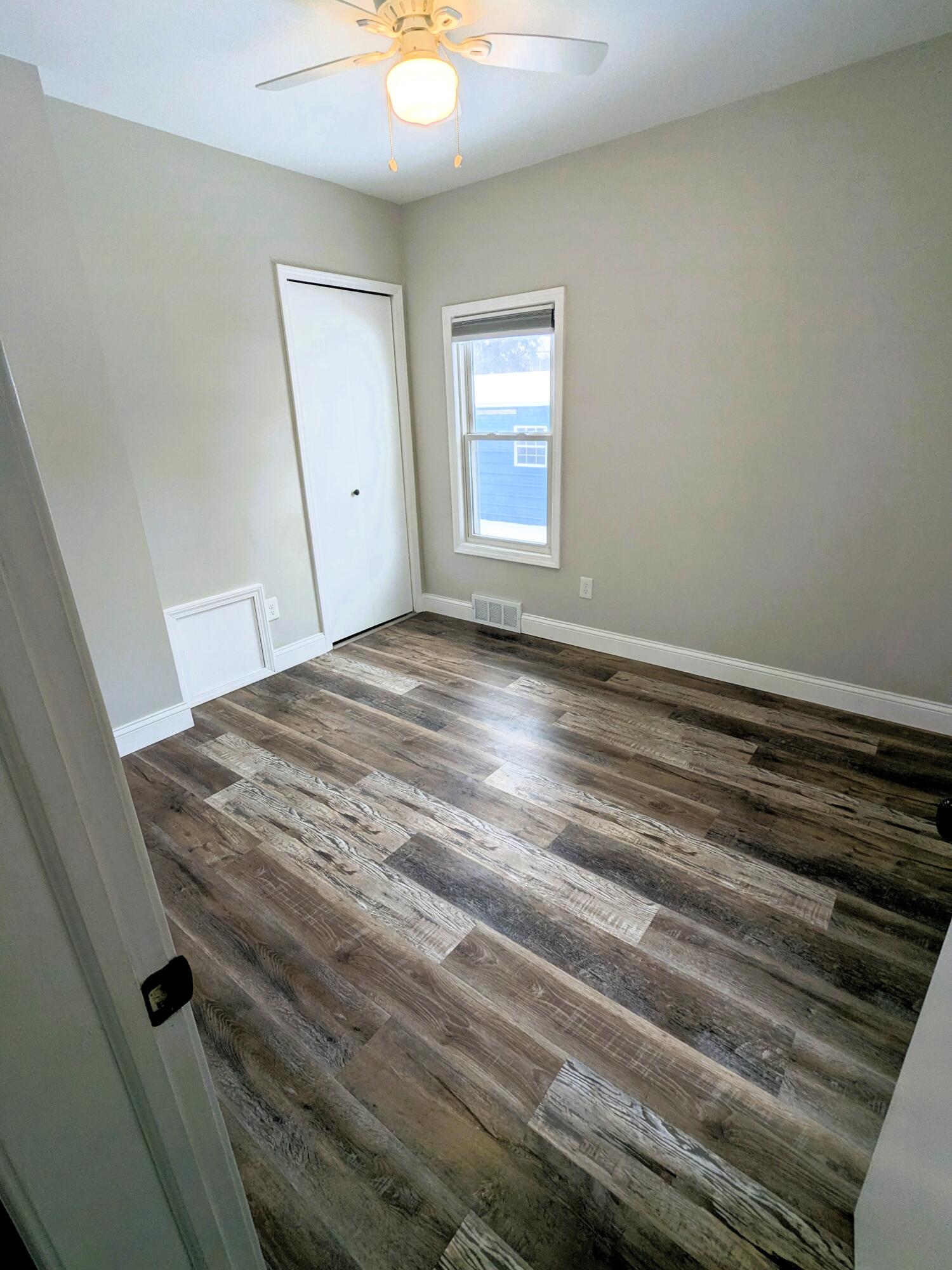 4635 Elizabeth Street Wayne, MI 48184 - Photo 25 of 37 Spacious bedroom