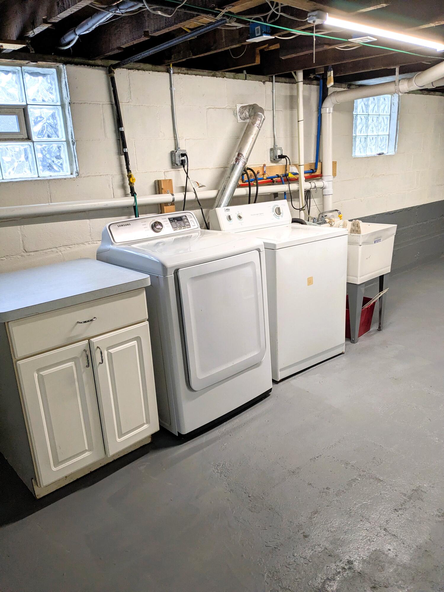 4635 Elizabeth Street Wayne, MI 48184 - Photo 28 of 37 Basement - Laundry area