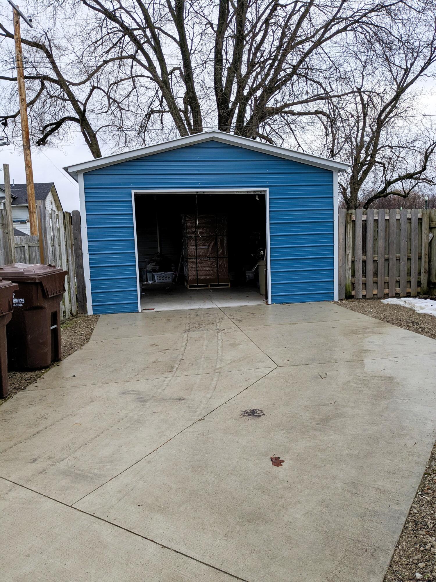 4635 Elizabeth Street Wayne, MI 48184 - Photo 36 of 37 Newer Driveway and Garage