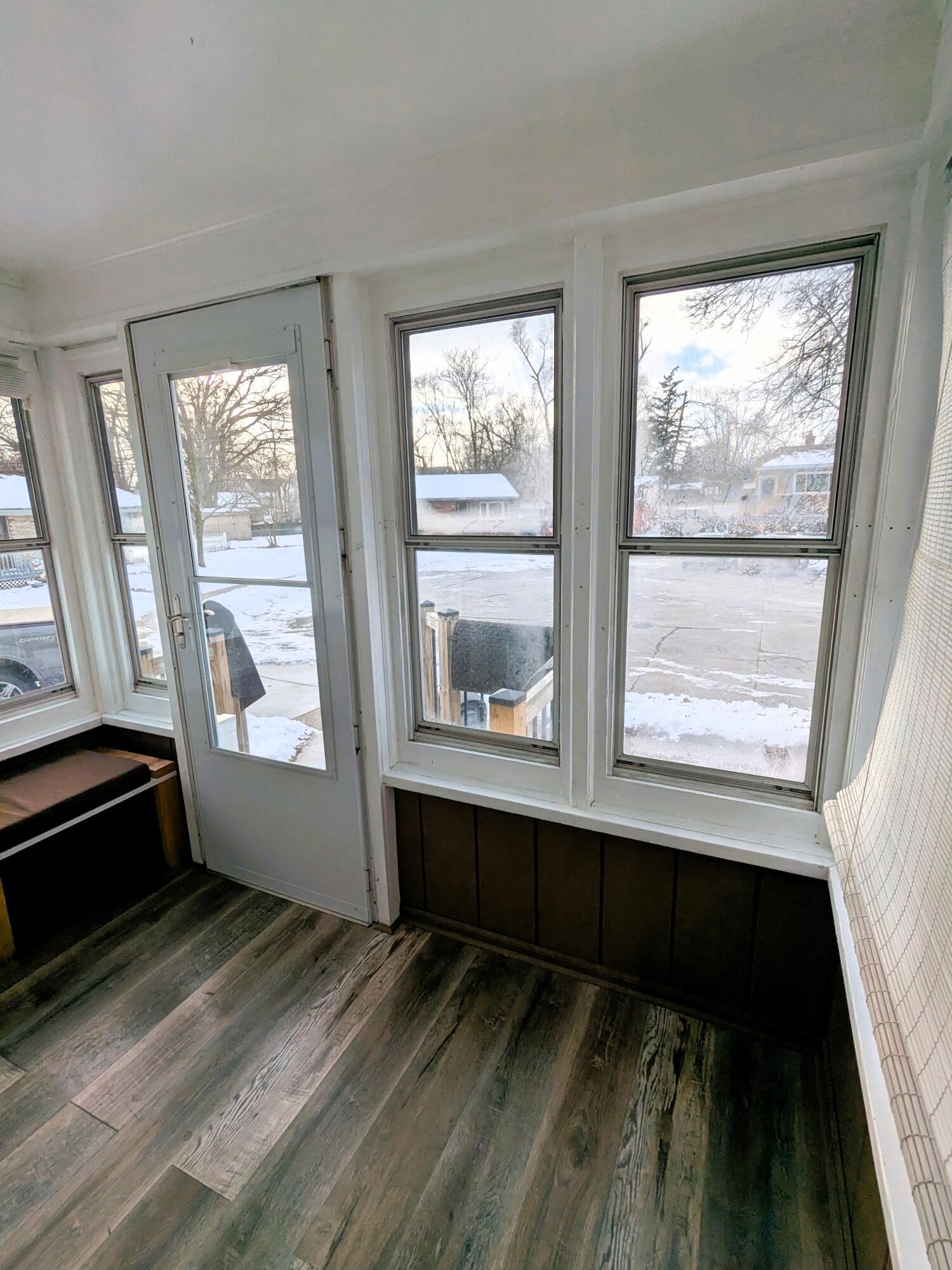 4635 Elizabeth Street Wayne, MI 48184 - Photo 5 of 37 Mudroom / enclosed porch