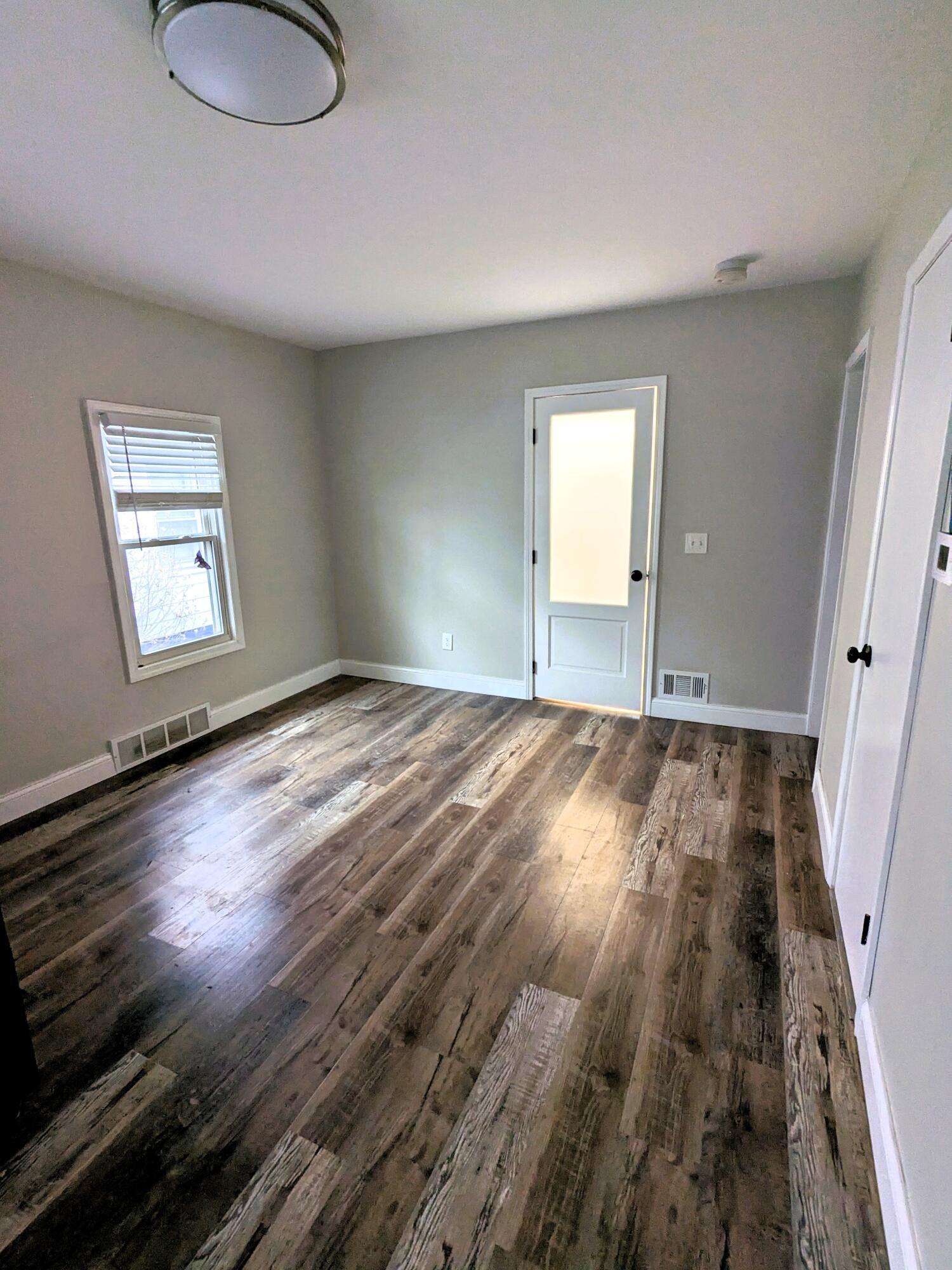 4635 Elizabeth Street Wayne, MI 48184 - Photo 6 of 37 Living Room IV