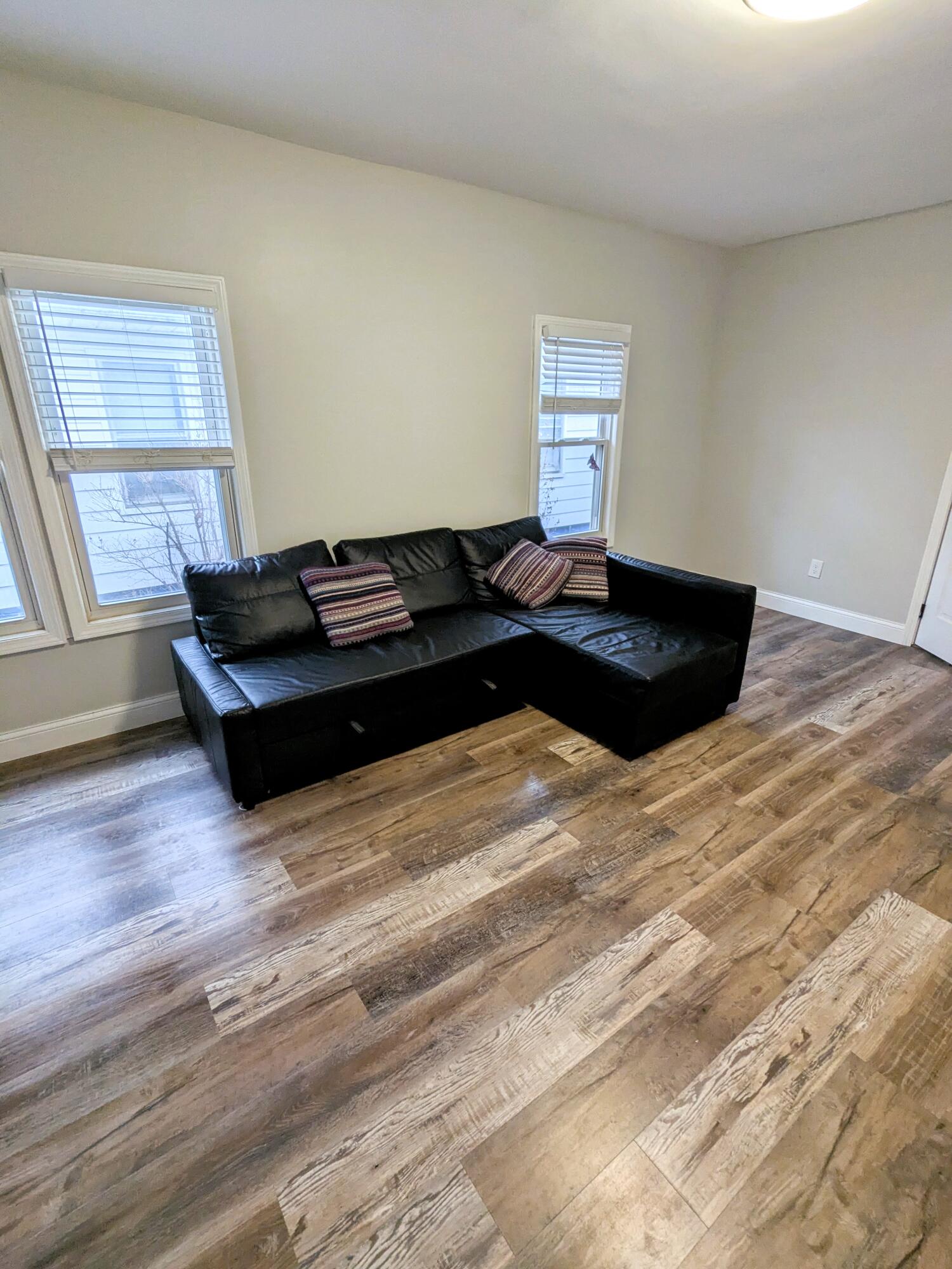 4635 Elizabeth Street Wayne, MI 48184 - Photo 8 of 37 comfortably sized Living Room