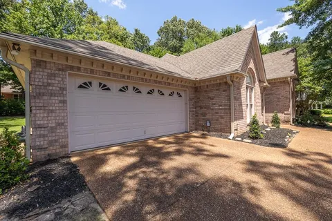 $299,000 | 8668 Wood Mills Drive West, Memphis, TN 38016