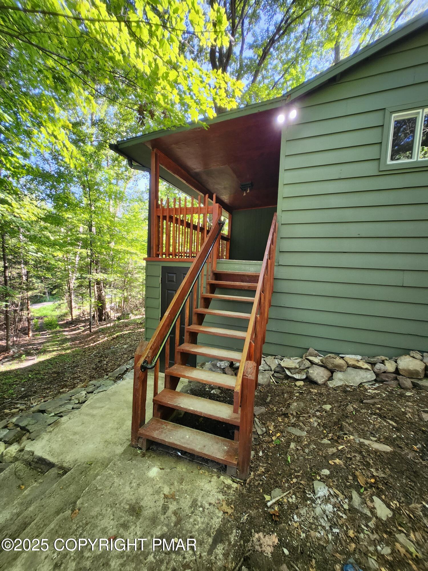 386 Hunters Farm Road Henryville, PA 18332 - Photo 6 of 18 a view of outdoor space with seating area