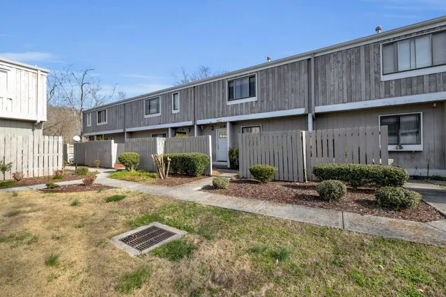 $180,000 | 800 Reads Lake Road, Unit 317, Chattanooga, TN 37415