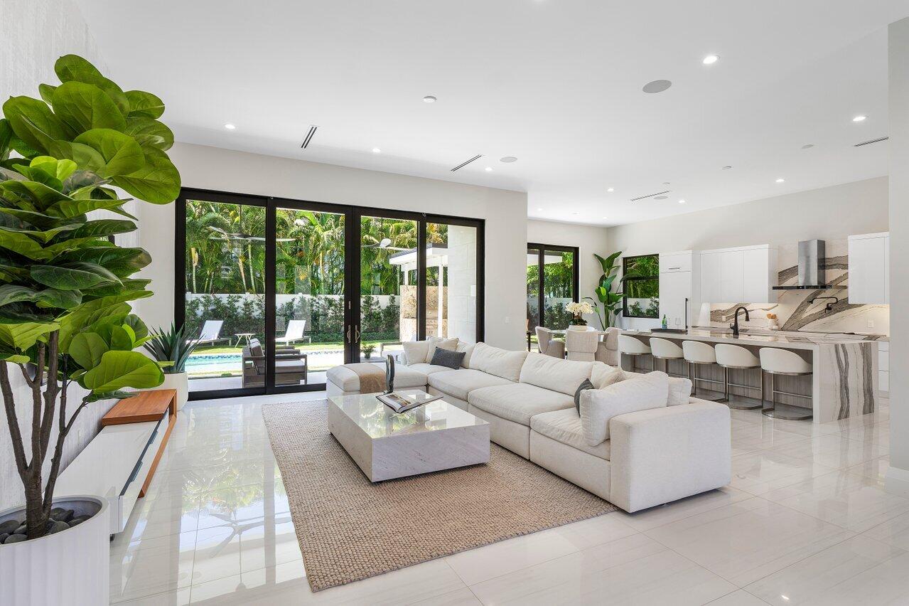 464 Northeast 7th Street Boca Raton, FL 33432 - Photo 28 of 67 Family Room