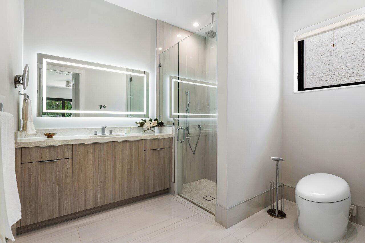 464 Northeast 7th Street Boca Raton, FL 33432 - Photo 43 of 67 Guest Suite Bath