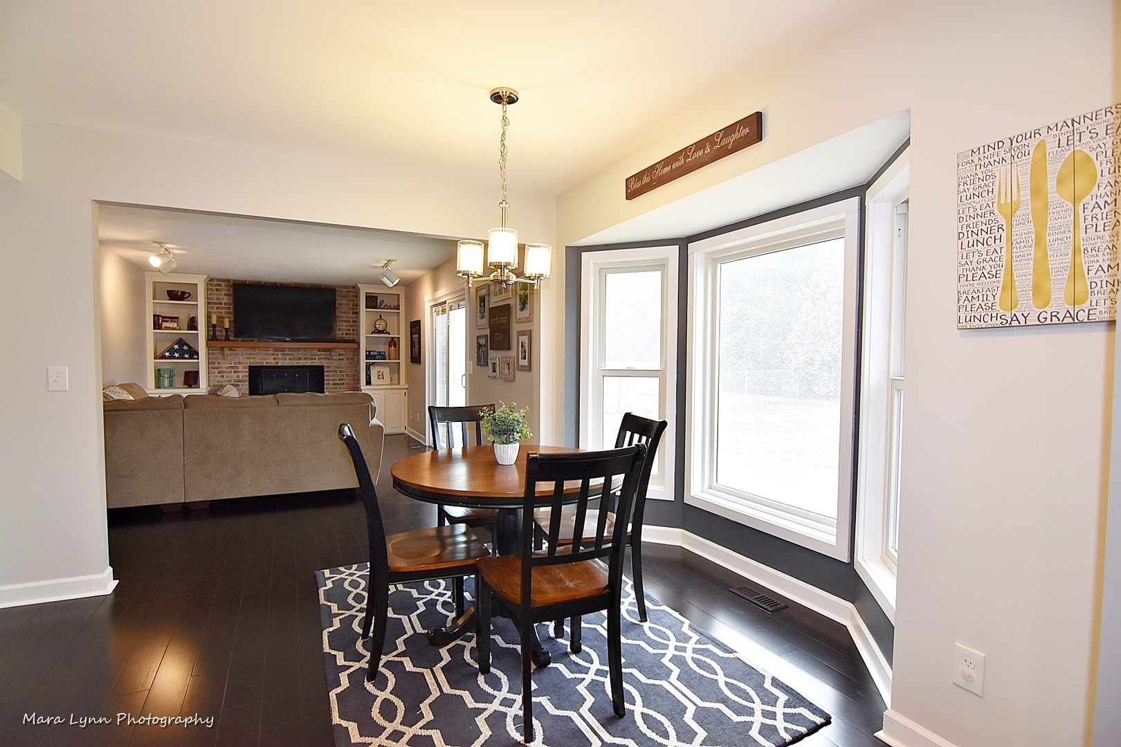 2667 Blackman Road Geneva, IL 60134 - Photo 9 of 17 a dining room with furniture and window
