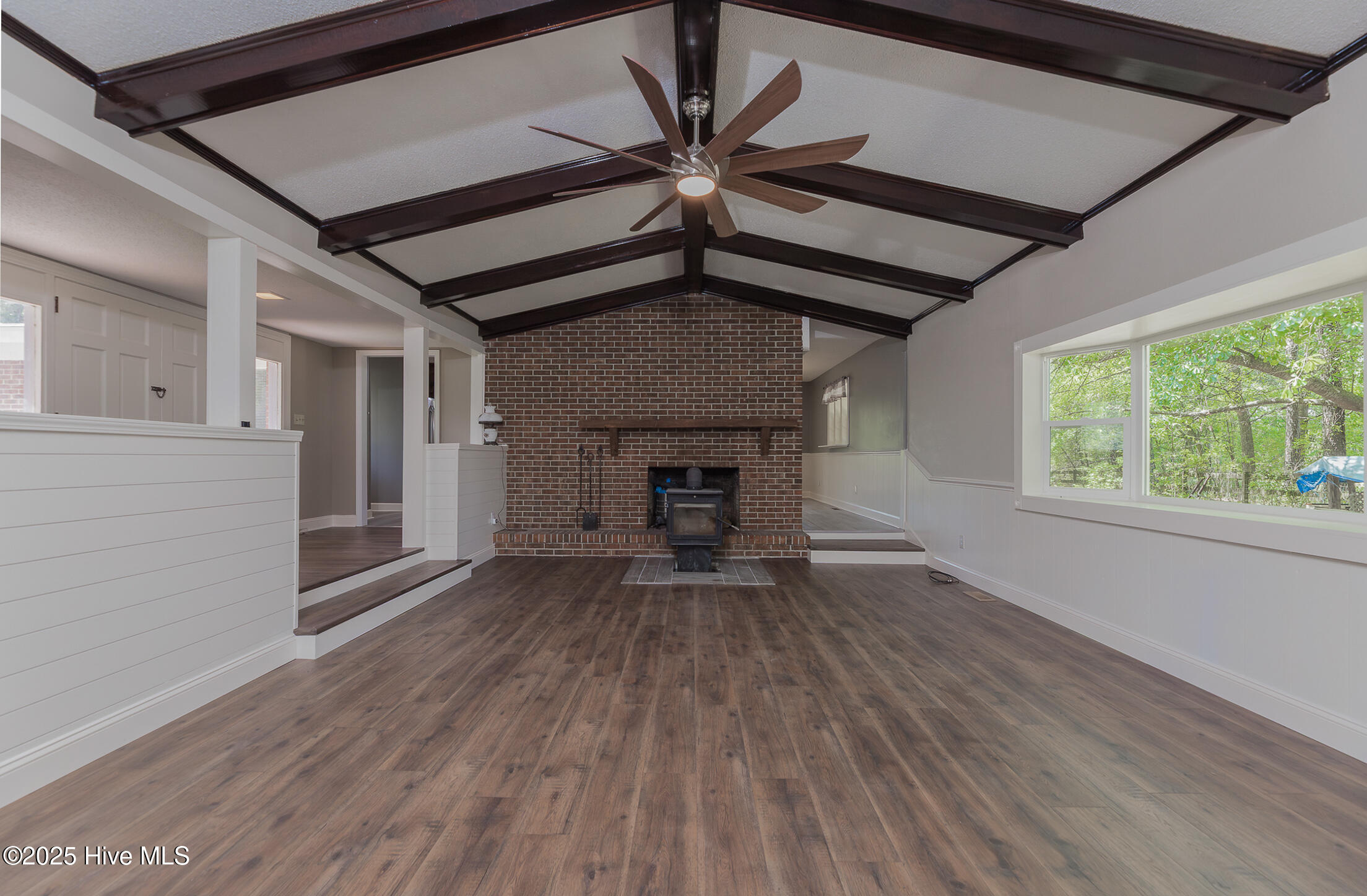 191 Sunset Road Wallace, NC 28466 - Photo 7 of 25 71LIVING-2