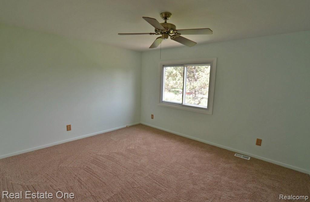 364 Huntington Court Rochester Hills, MI 48307 - Photo 14 of 25