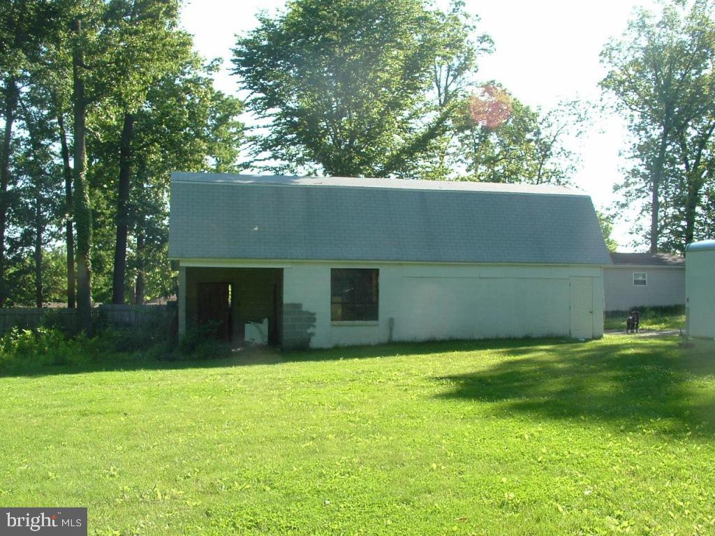 235 West Ridge Road Elizabethtown, PA 17022 - Photo 4 of 5 a backyard of a house with lots of green space