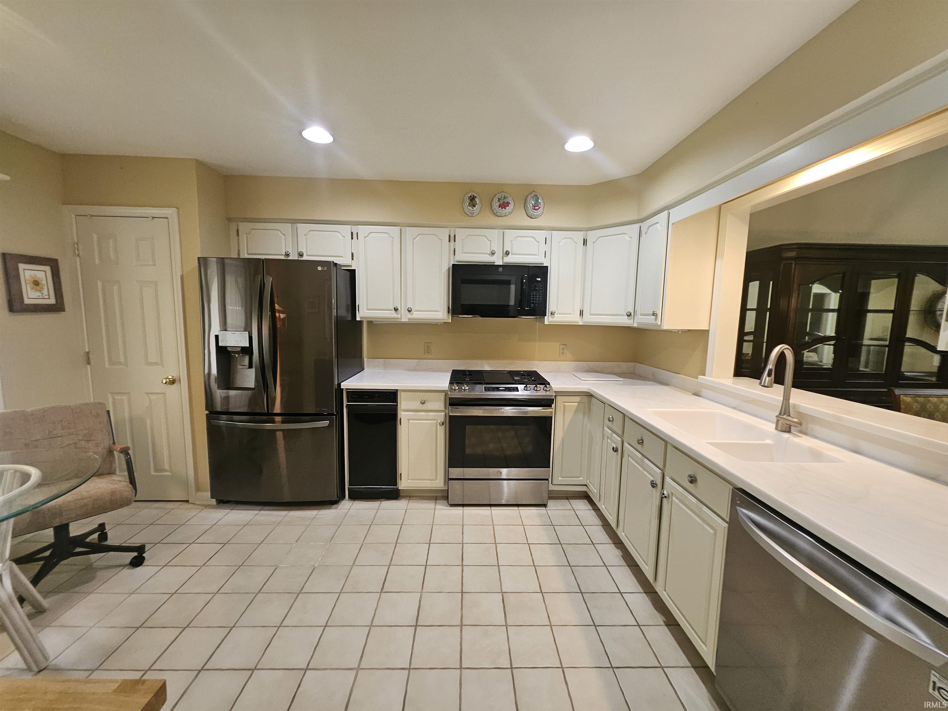 1322 Timberlake Road Evansville, IN 47710 - Photo 10 of 28
