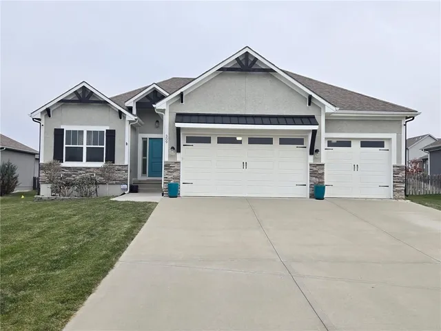 $525,000 | 309 Southwest Chelmsford Drive, Blue Springs, MO 64014