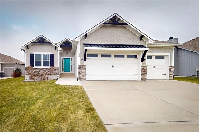 $525,000 | 309 Southwest Chelmsford Drive, Blue Springs, MO 64014