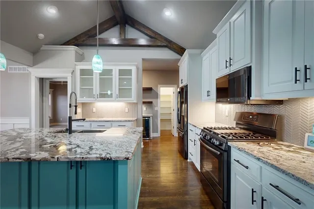 $525,000 | 309 Southwest Chelmsford Drive, Blue Springs, MO 64014