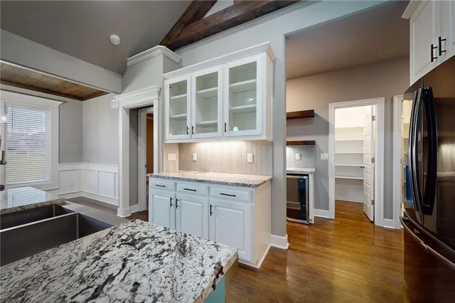 $525,000 | 309 Southwest Chelmsford Drive, Blue Springs, MO 64014