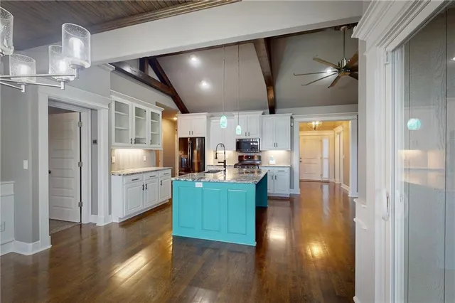 $525,000 | 309 Southwest Chelmsford Drive, Blue Springs, MO 64014