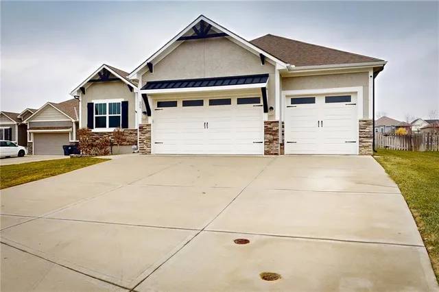 $525,000 | 309 Southwest Chelmsford Drive, Blue Springs, MO 64014