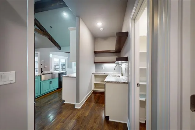 $525,000 | 309 Southwest Chelmsford Drive, Blue Springs, MO 64014