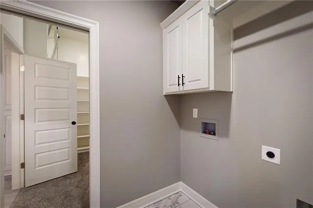 $525,000 | 309 Southwest Chelmsford Drive, Blue Springs, MO 64014