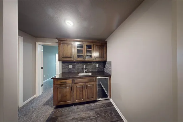 $525,000 | 309 Southwest Chelmsford Drive, Blue Springs, MO 64014