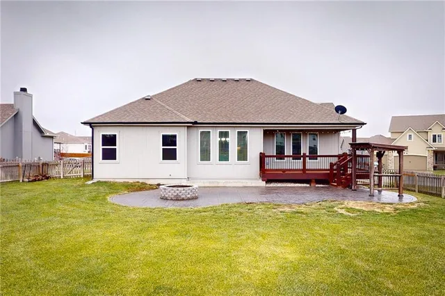 $525,000 | 309 Southwest Chelmsford Drive, Blue Springs, MO 64014