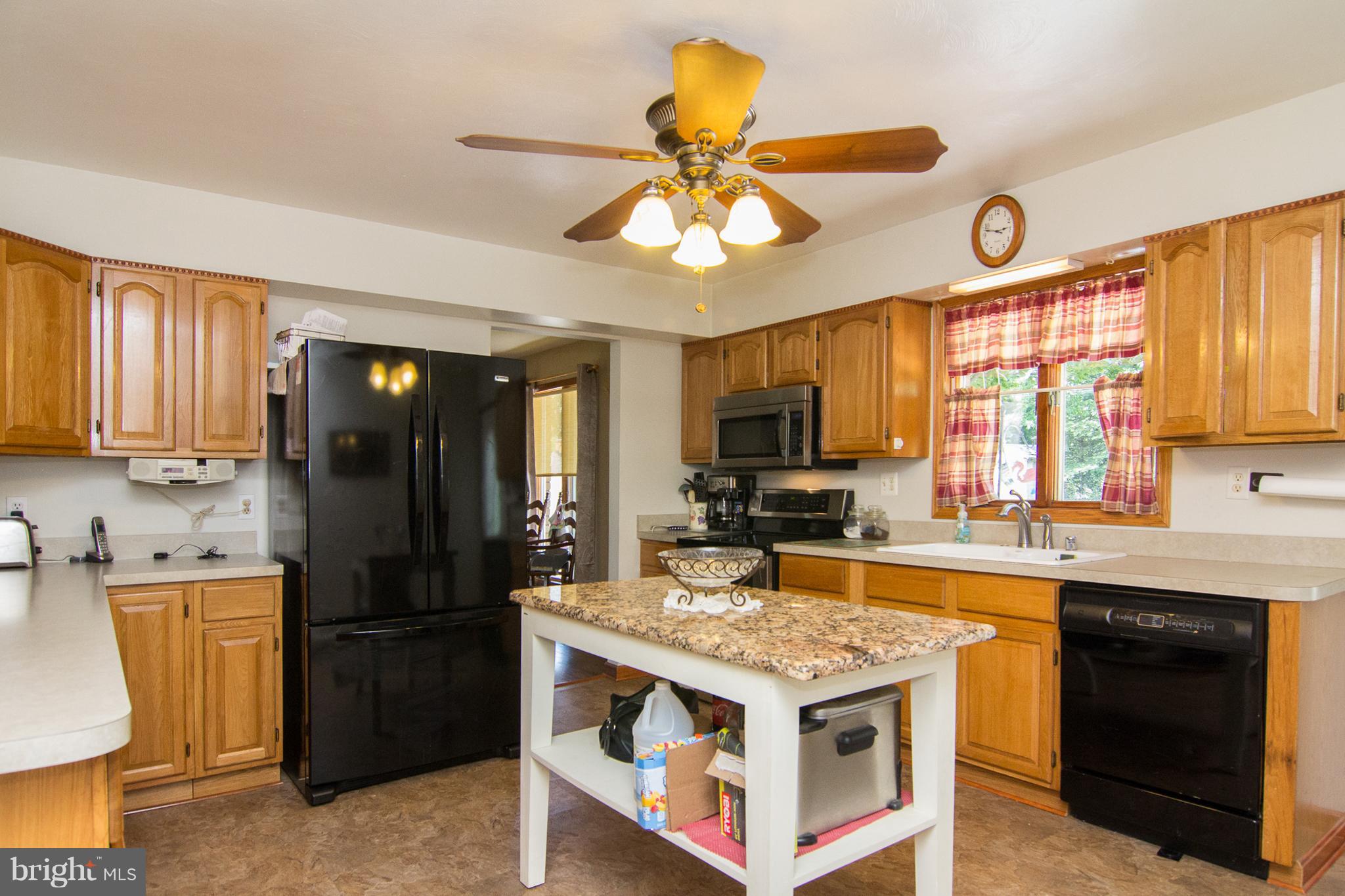 1681 Manchester Road Westminster, MD 21157 - Photo 4 of 30 Large kitchen