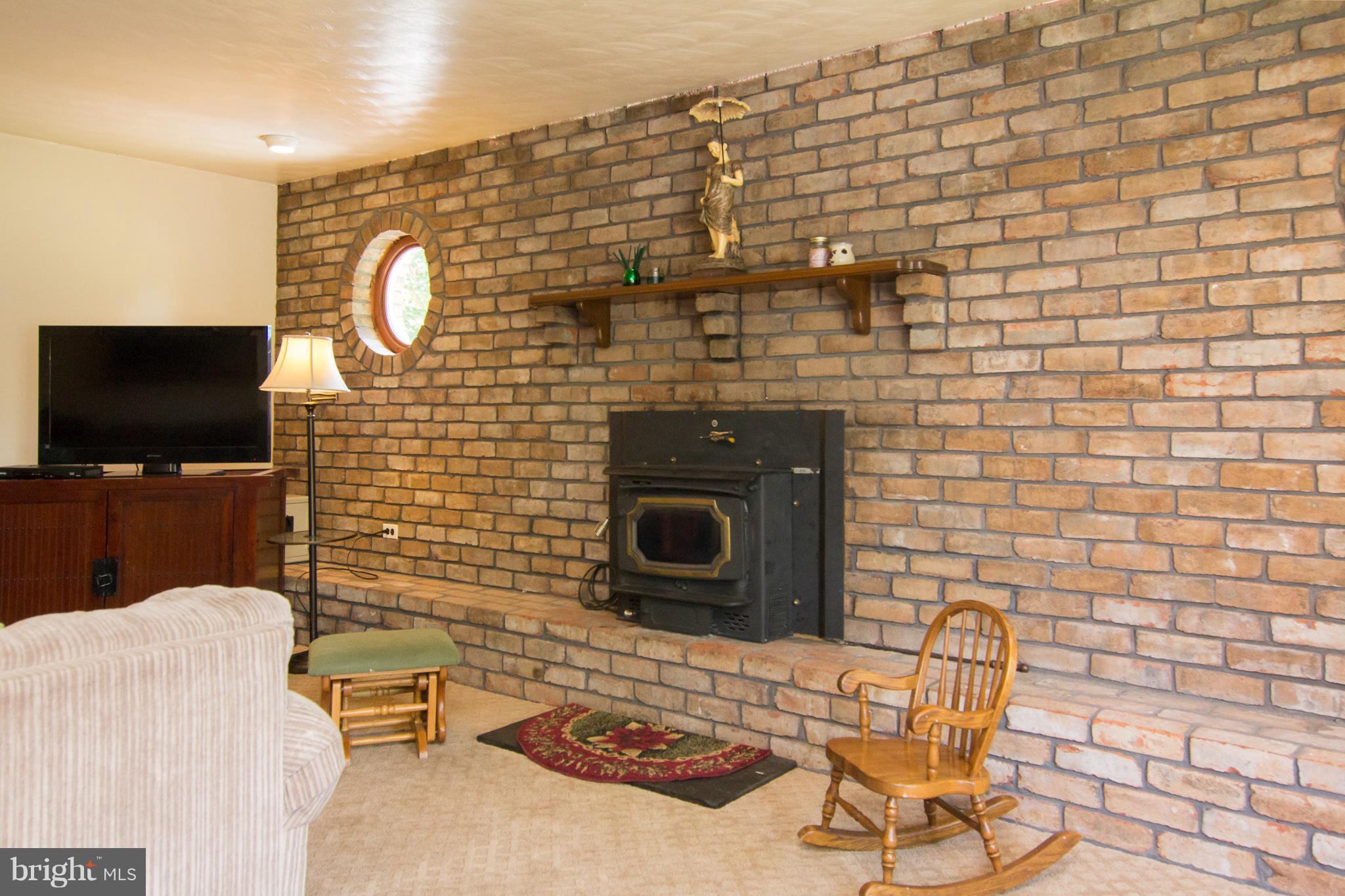 1681 Manchester Road Westminster, MD 21157 - Photo 7 of 30 Living Room