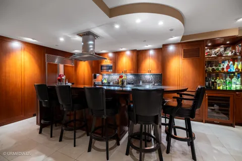 $3,000,000 | 111 West Maple Street, Unit 34023404, Chicago, IL 60610