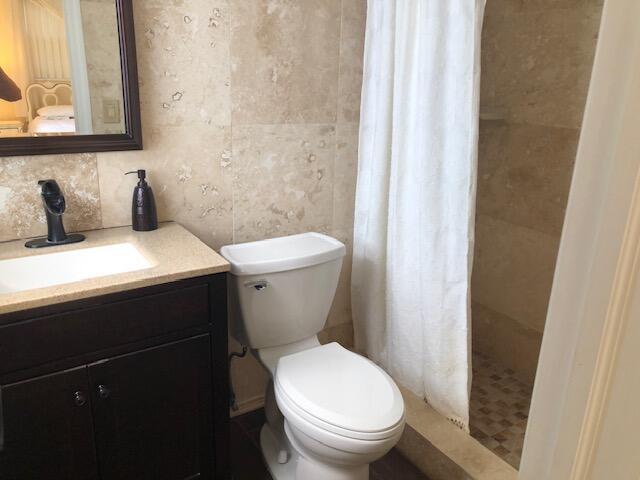 5501 Northwest 2nd Avenue, Unit TWO Boca Raton, FL 33487 - Photo 6 of 10 Primary Bath