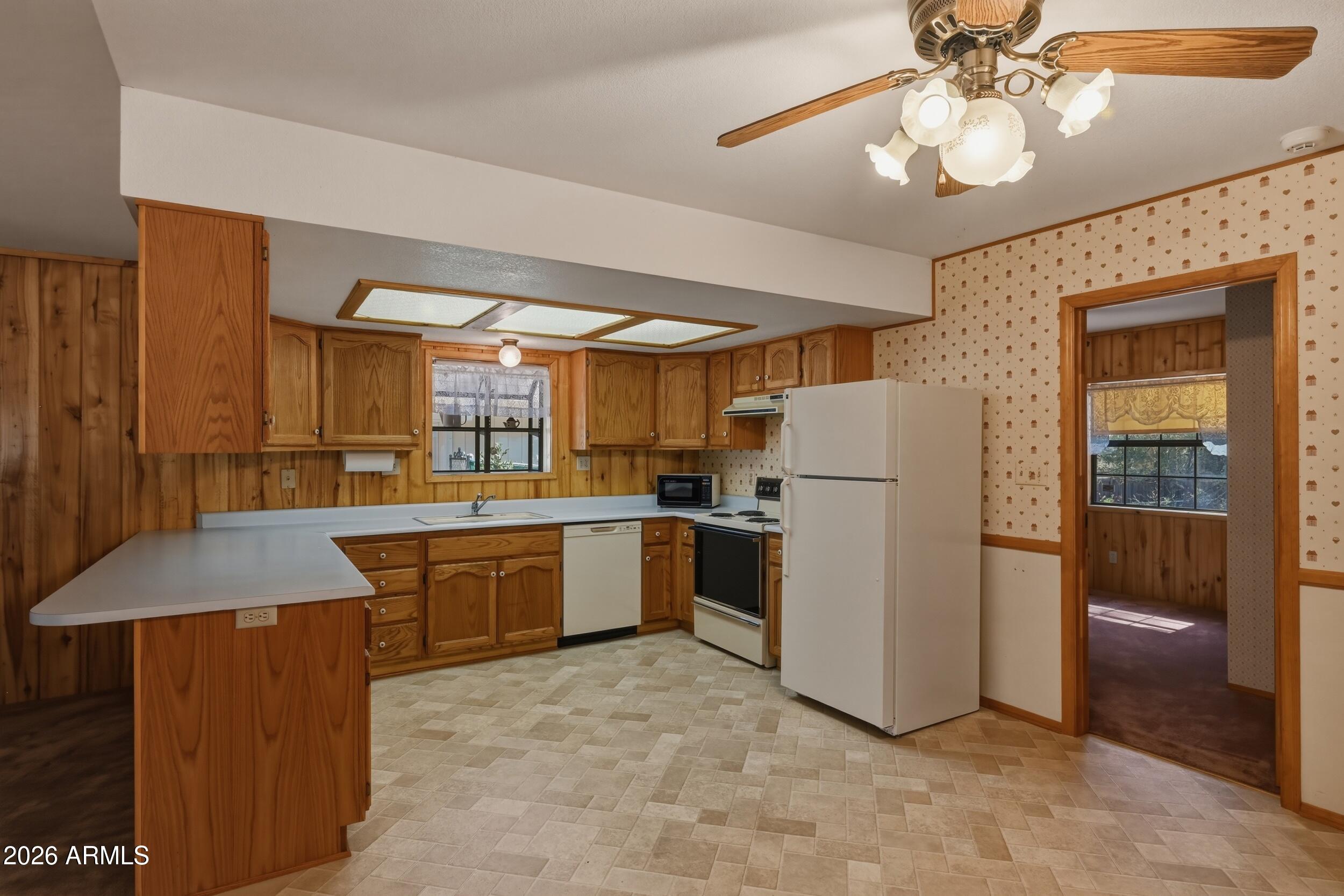 809 North Ponderosa Circle Payson, AZ 85541 - Photo 10 of 21 a kitchen with refrigerator and cabinets