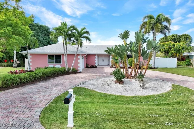 $565,000 | 4232 Southeast 8th Place, Cape Coral, FL 33904