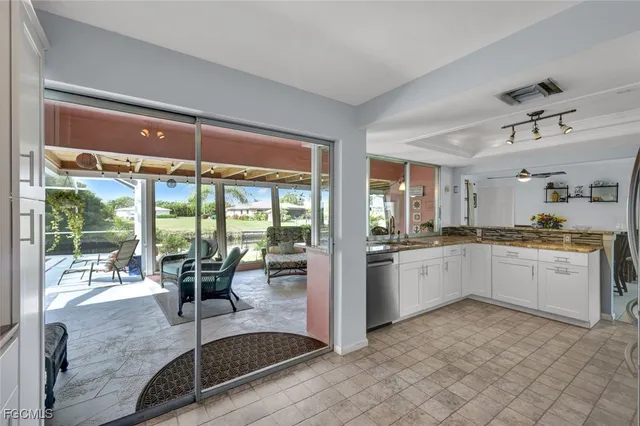 $565,000 | 4232 Southeast 8th Place, Cape Coral, FL 33904