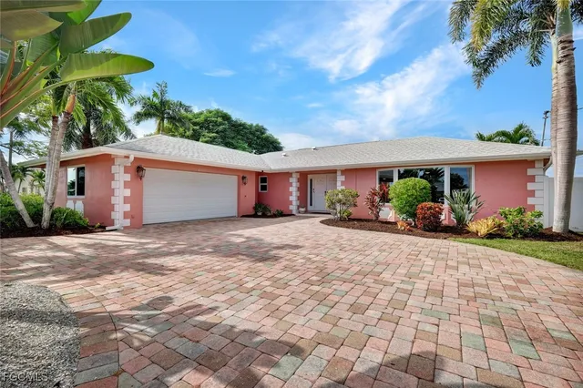 $565,000 | 4232 Southeast 8th Place, Cape Coral, FL 33904