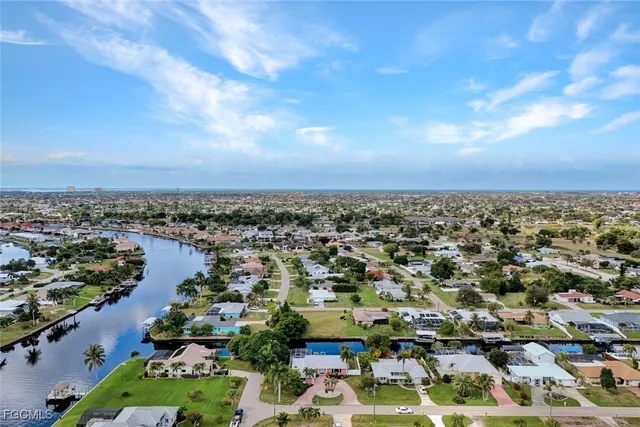 $565,000 | 4232 Southeast 8th Place, Cape Coral, FL 33904