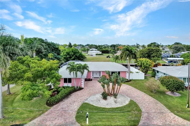 $565,000 | 4232 Southeast 8th Place, Cape Coral, FL 33904