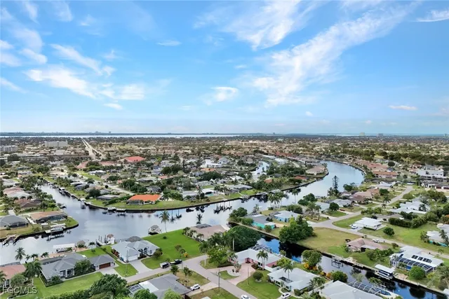 $565,000 | 4232 Southeast 8th Place, Cape Coral, FL 33904