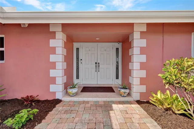 $565,000 | 4232 Southeast 8th Place, Cape Coral, FL 33904