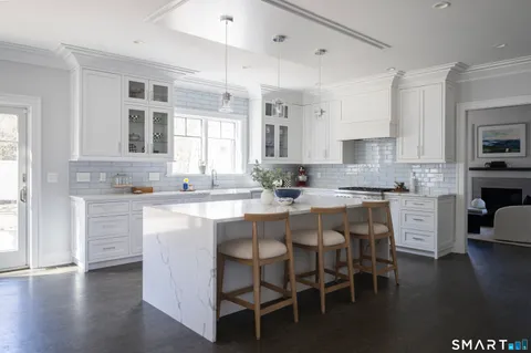 $2,895,000 | 27 Raymond Street, New Canaan, CT 06840