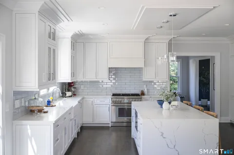 $2,895,000 | 27 Raymond Street, New Canaan, CT 06840