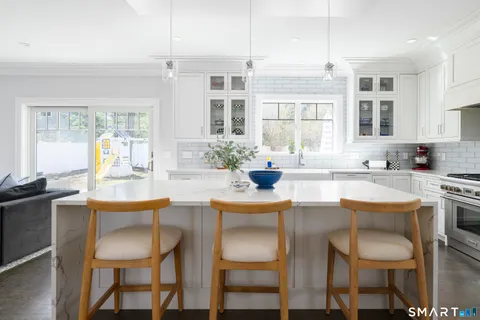$2,895,000 | 27 Raymond Street, New Canaan, CT 06840