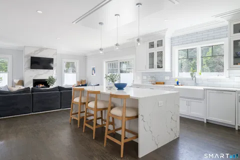 $2,895,000 | 27 Raymond Street, New Canaan, CT 06840