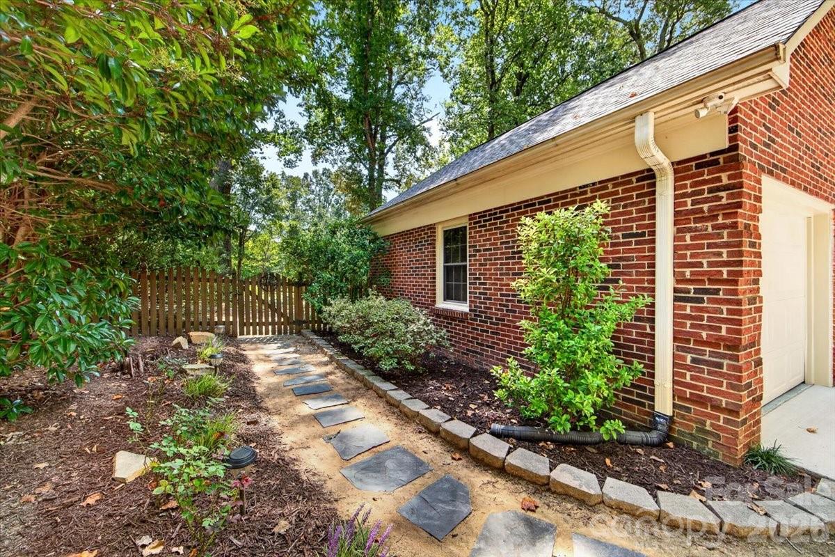 2036 Kilkenney Hill Road Matthews, NC 28105 - Photo 34 of 48 Gallery Image 34