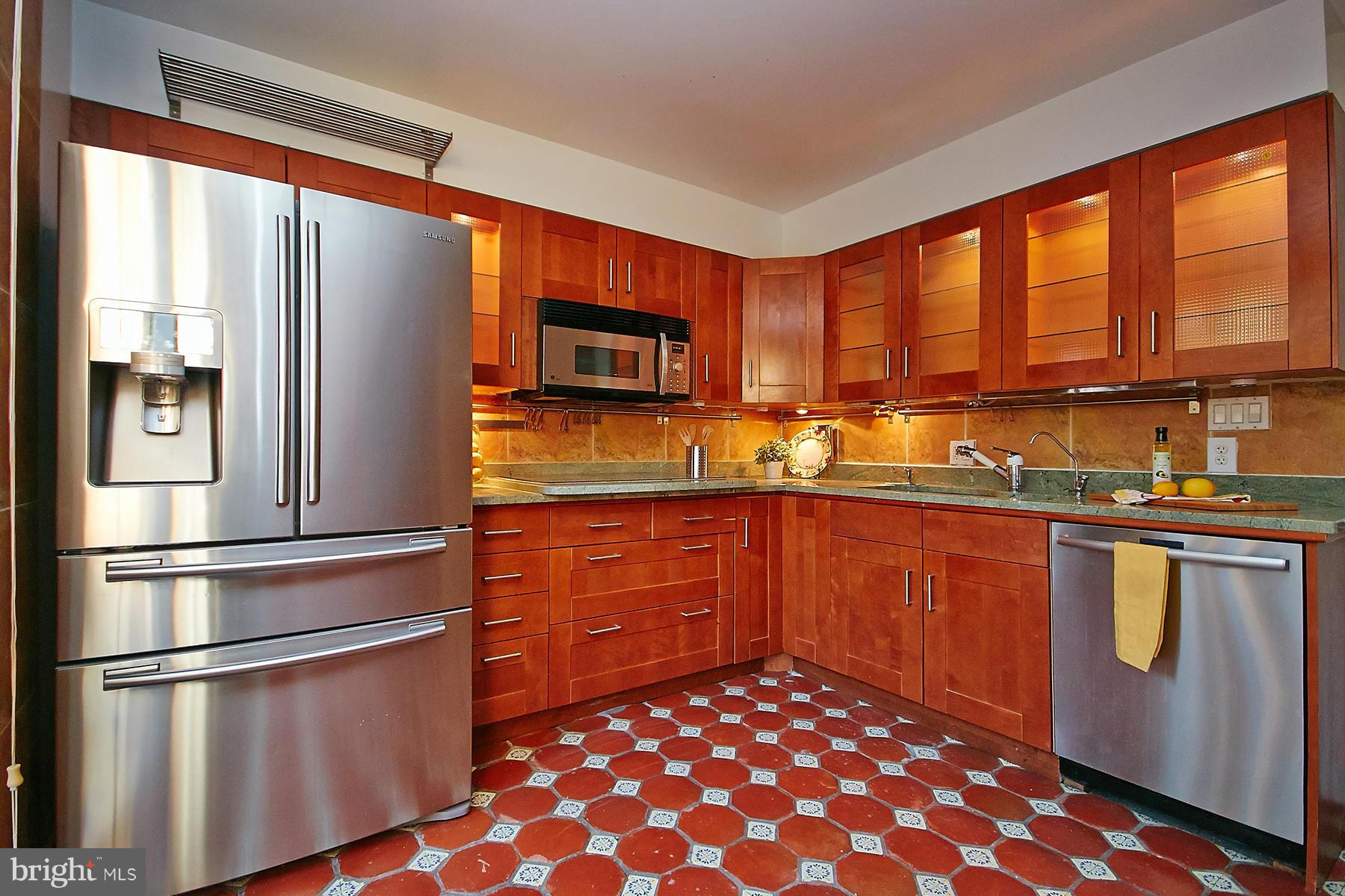 1696 Chimney House Road Reston, VA 20190 - Photo 17 of 30 Kitchen