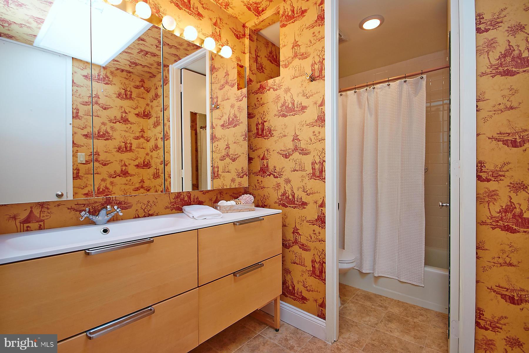 1696 Chimney House Road Reston, VA 20190 - Photo 21 of 30 Bath (Master)