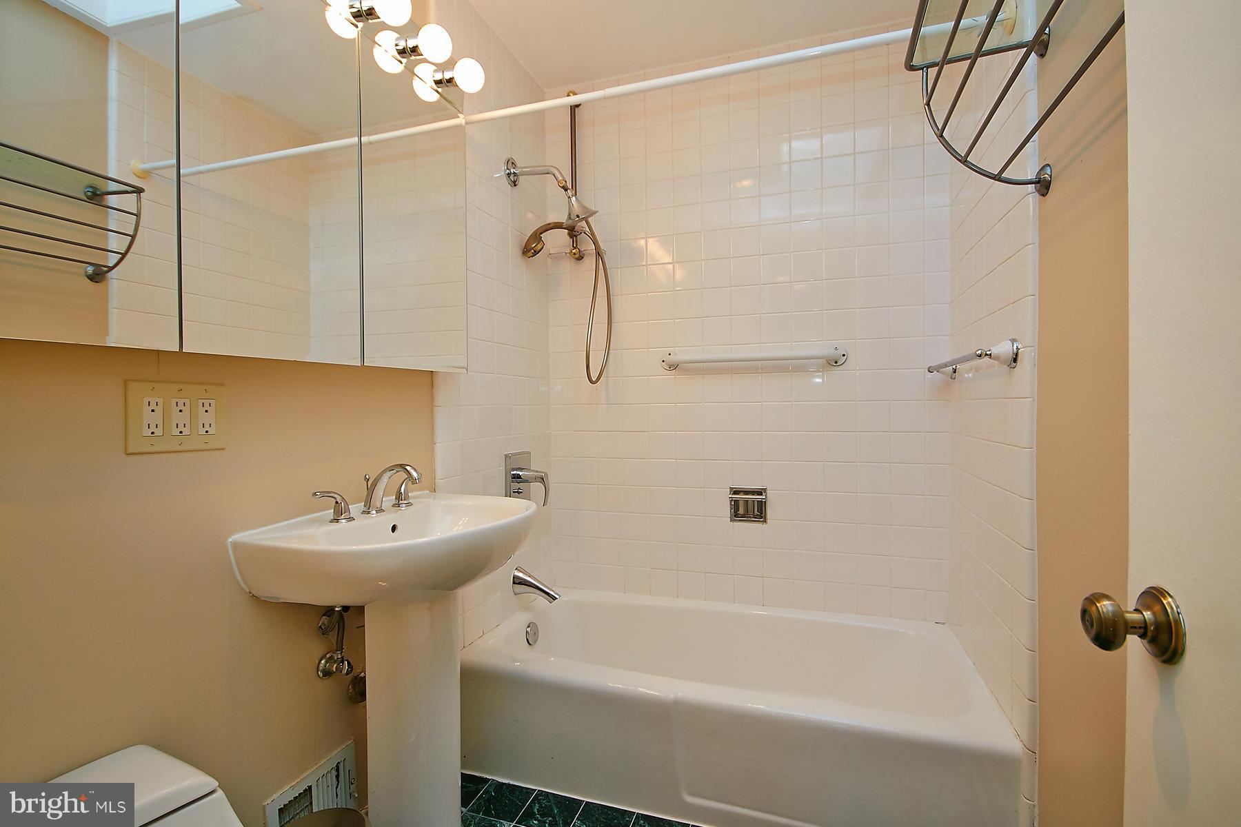 1696 Chimney House Road Reston, VA 20190 - Photo 24 of 30 Bath