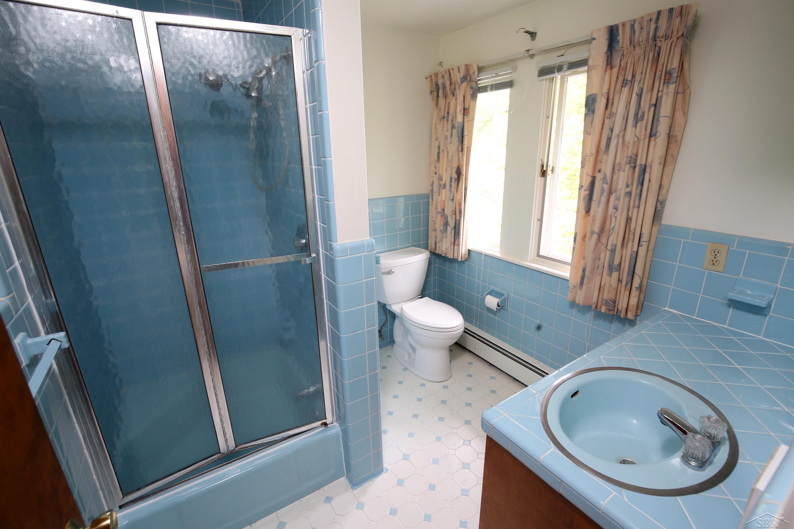 636 Stoneham Road Saginaw, MI 48638 - Photo 31 of 54 Master Bath