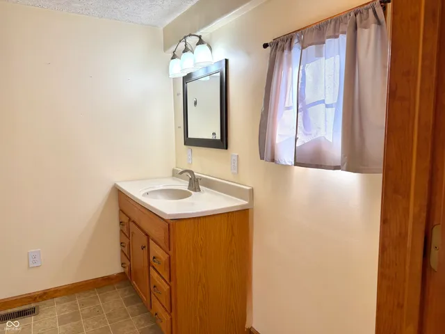 $195,000 | 1523 East County Road 350 North, Sullivan, IN 47882